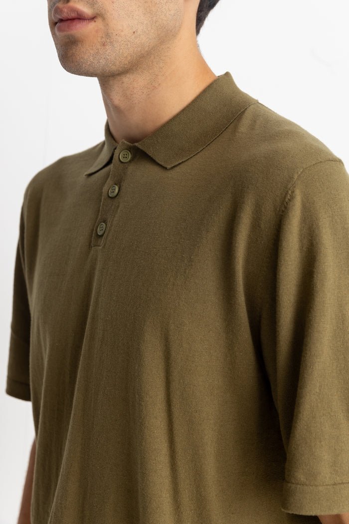 ESSENTIAL KNIT SS POLO - Rhythm0724M - CT04 - OLIVE - M